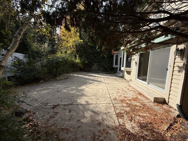 Building Photo - 2340 Robbie Ct