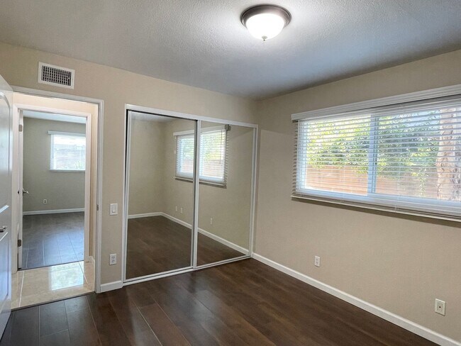 Building Photo - Stunning 4+2 West Hills Home Completely Redone!