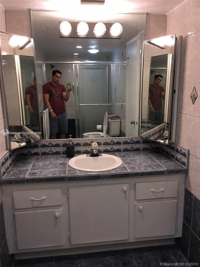 Building Photo - 1401 NE 191st St