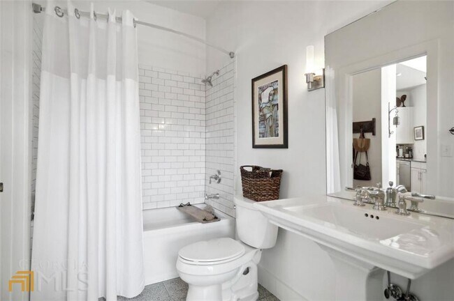 Building Photo - 1100 Howell Mill Rd NW