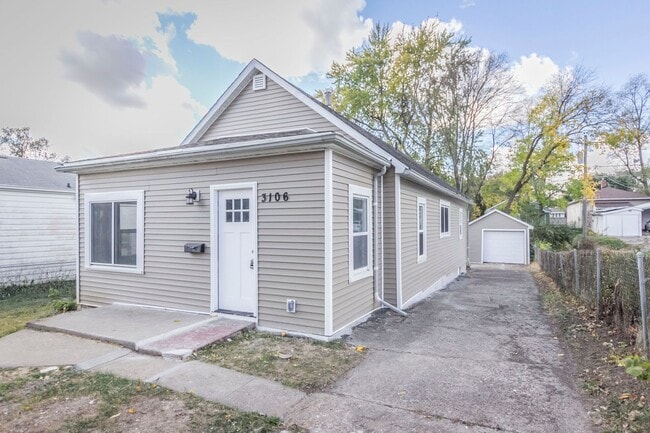 Building Photo - 3 Bedroom 2 Bathroom Fully Remodeled