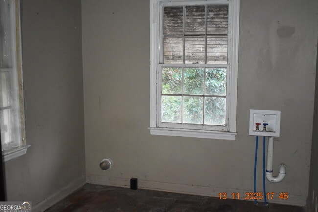 Building Photo - 3189 Somerset Dr