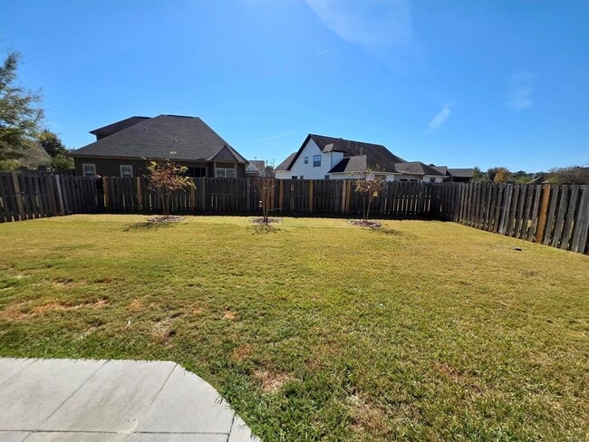 Building Photo - 37 Emerald Dr