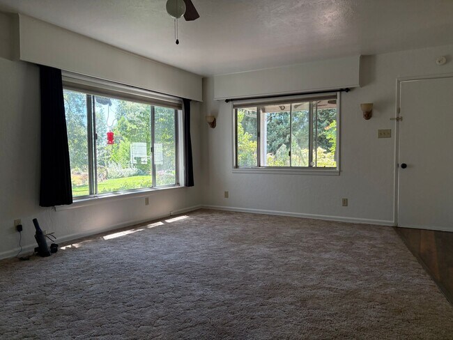 Building Photo - 5703 Chapel Dr
