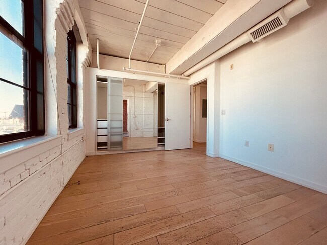 Building Photo - 430 Fairmount Ave