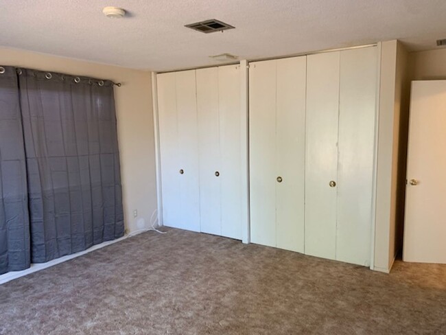 Building Photo - Spacious Duplex in South Redlands with Poo...