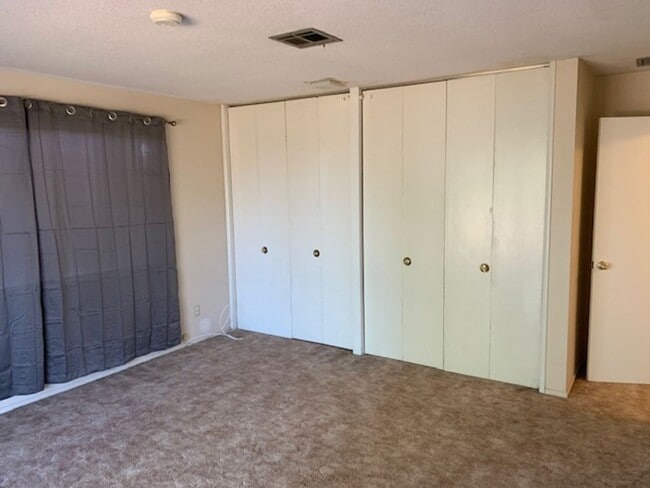 Building Photo - Spacious Duplex in South Redlands with Pool Access
