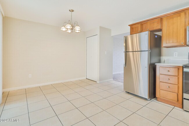 Building Photo - 7416 W Glenrosa Ave