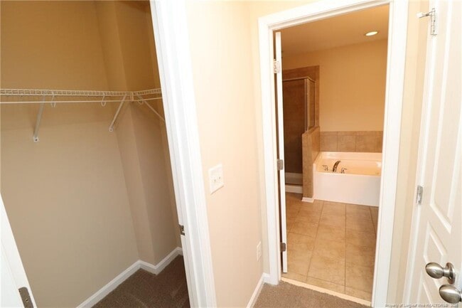 Building Photo - 711 Keystone Park Dr