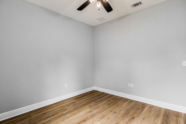 Building Photo - 7684 Old Hickory Dr