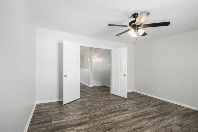 Building Photo - 907 Hinsdale