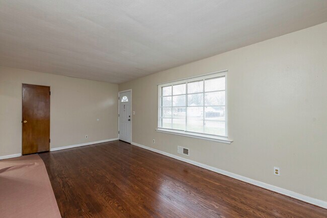 Building Photo - 922 Landon Ave