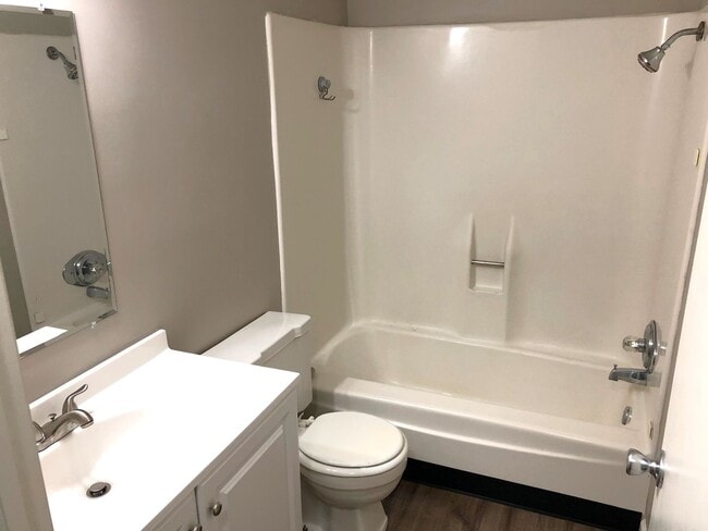 Building Photo - 672-674 Sheridan St