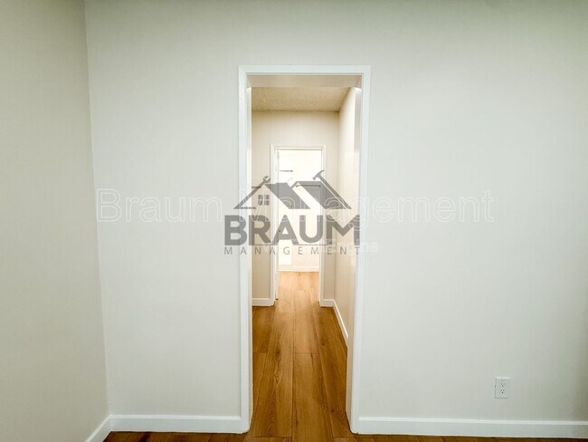 Building Photo - 6039 Whitsett Ave