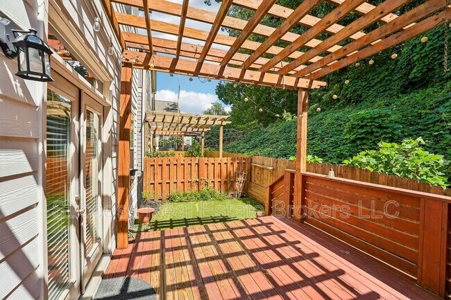 Building Photo - 1231 Ridenour Ln