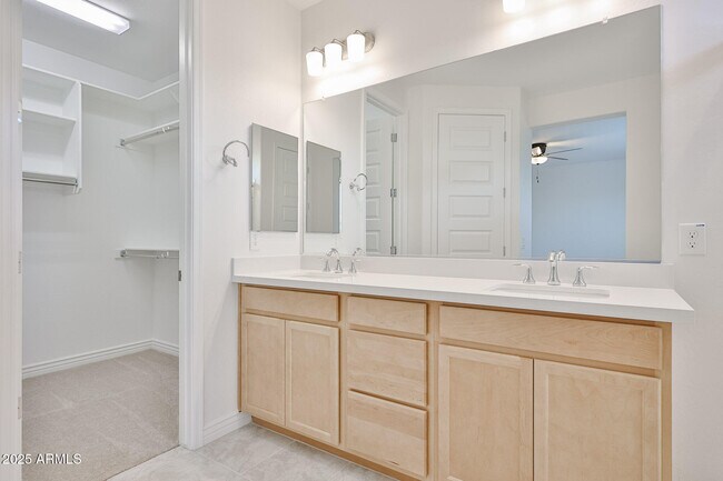 Building Photo - 8806 W Orange Dr