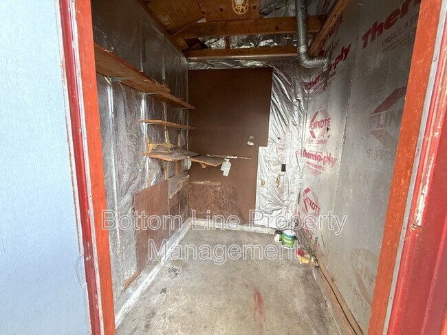 Building Photo - 5301 Rolling Oak Ln
