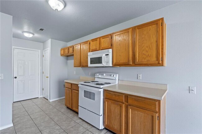 Building Photo - 607 Amanda Dr