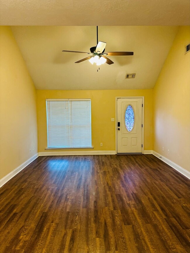 Building Photo - 954 Bryan Cir