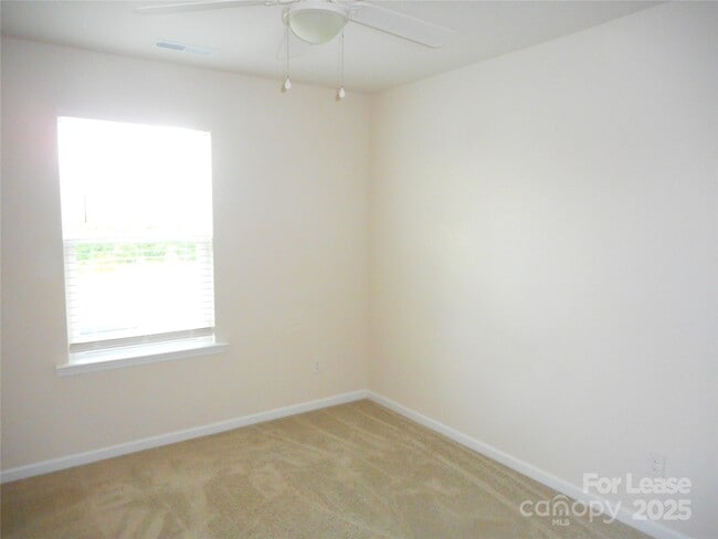 Building Photo - 3058 Eastcott Ave
