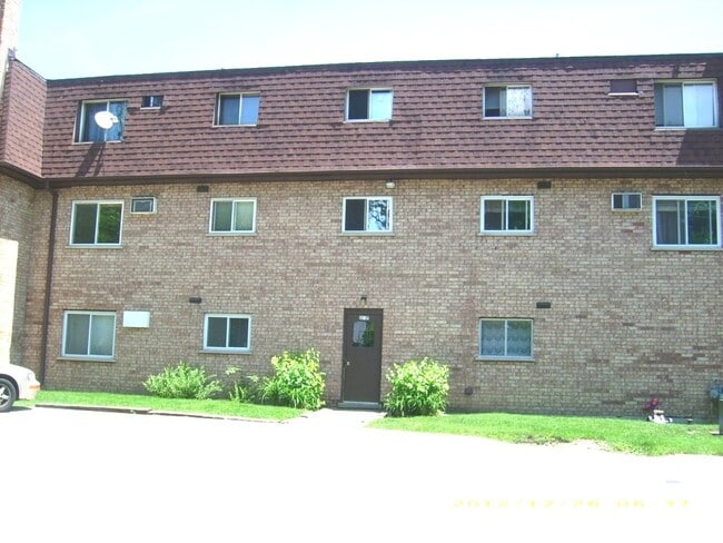 Building Photo - 107 E Dundee Rd