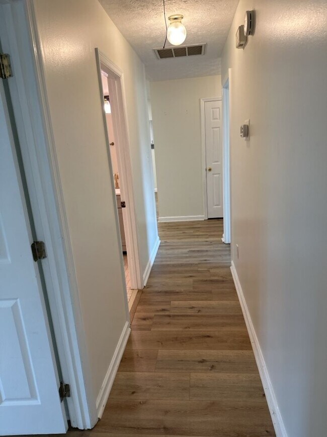 Building Photo - 112 Teal Lake Dr