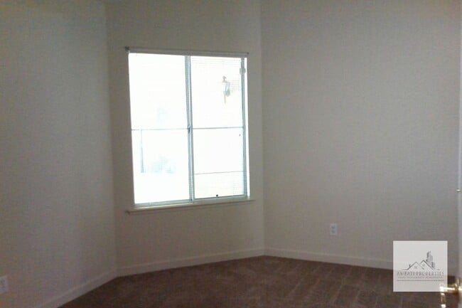 Building Photo - Beautiful Woodward Lake home on a large corner lot.