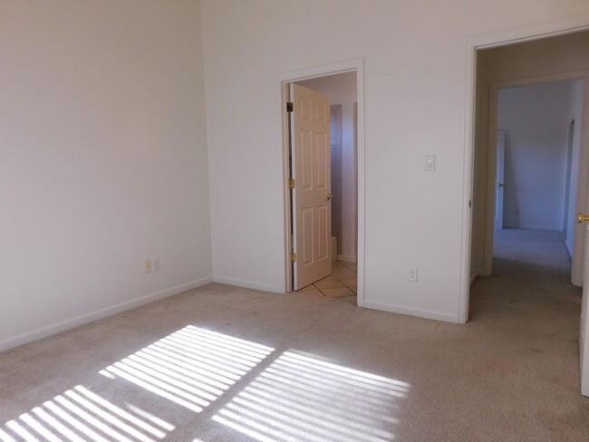 Building Photo - Spacious Home in N Grand Junction