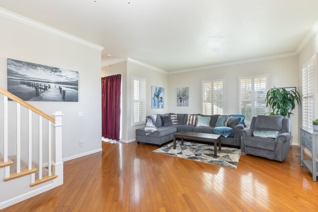 Building Photo - Stunning 4BR House in Santa Rosa