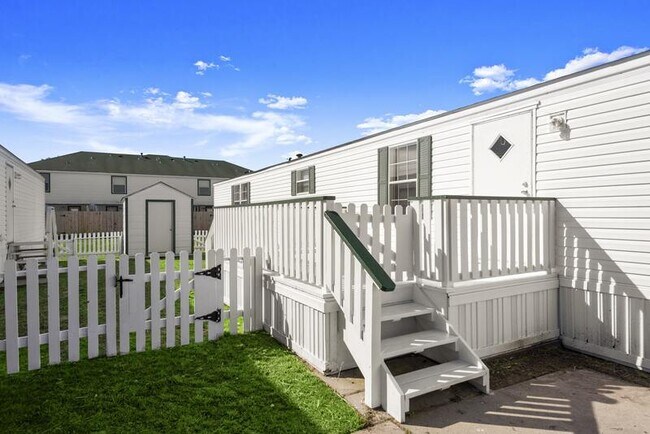 Building Photo - 5040 St Kitts Calle St