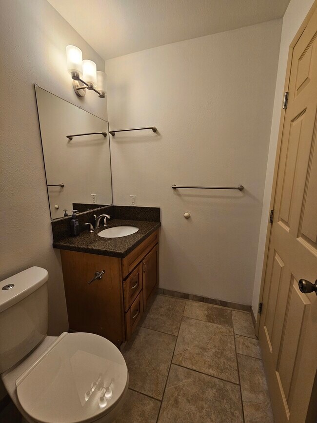 Building Photo - 15-1331-1331 24th Ave