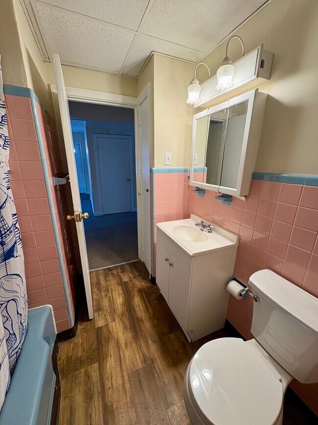 Building Photo - 418 N Ogle Ave