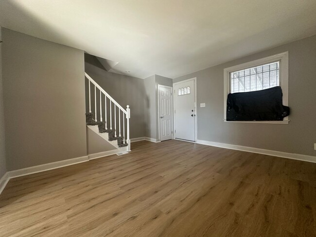 Building Photo - Three-bedroom House in Baltimore