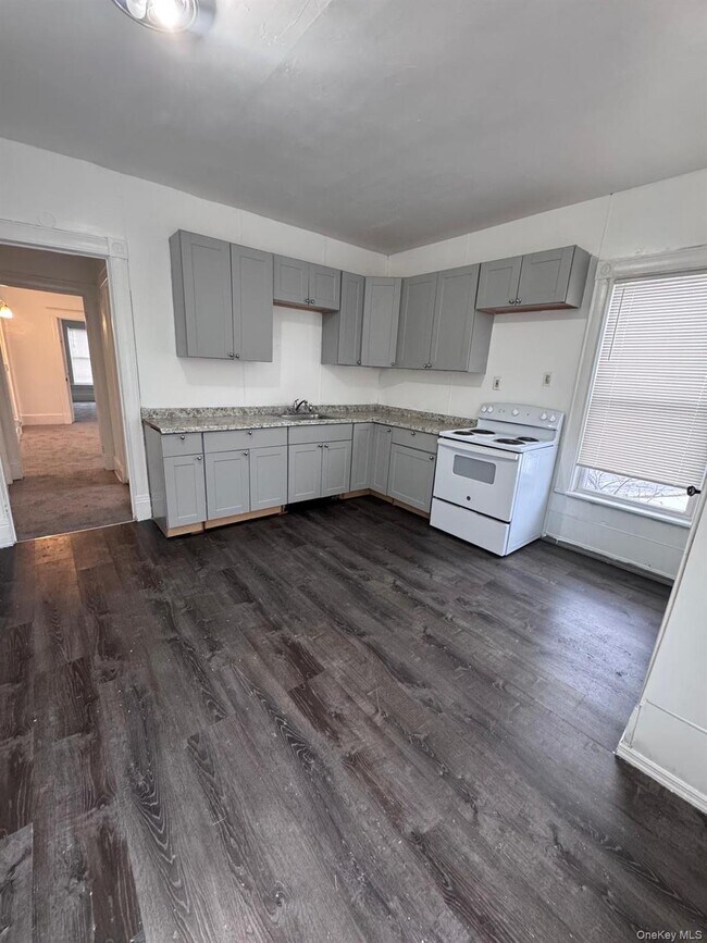 Building Photo - 362 Church St