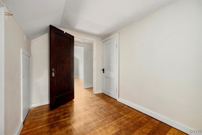 Building Photo - 1410 Fincke Ave