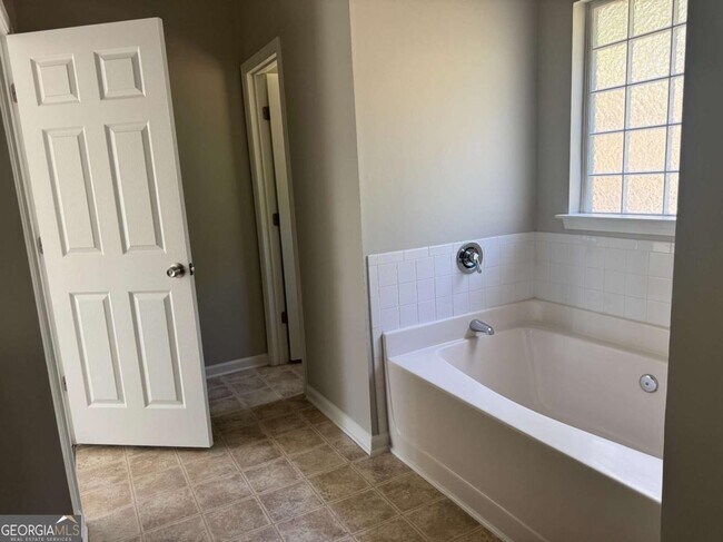 Building Photo - 3140 Ridge Hill Pkwy