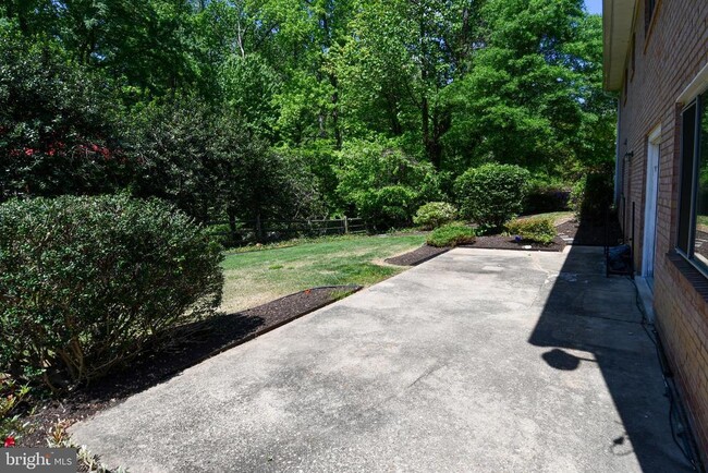 Building Photo - 4842 Randolph Dr