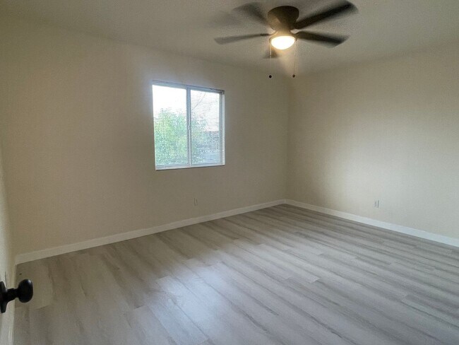 Building Photo - 3+2 READY NOW! $1,495.00