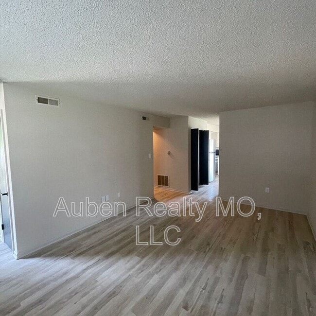 Building Photo - 3306 NW Mill Dr