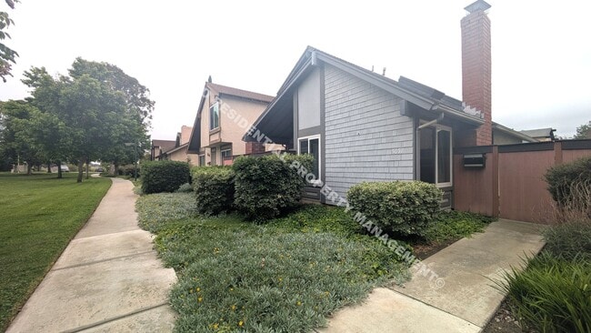 Building Photo - Light, Bright & Spacious 2-Story Home in t...