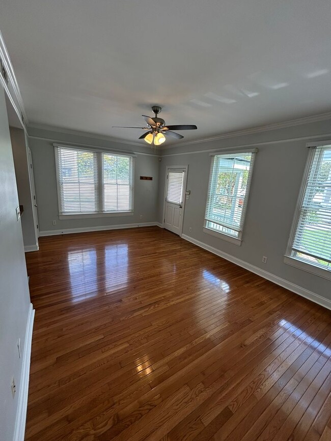 Building Photo - **FIRST MONTH RENT FREE**Charming 3 Bedroom/2 Bathroom with off street parking in Downtown Savann...