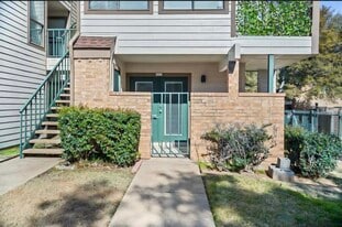 Building Photo - 2311 Balsam Dr