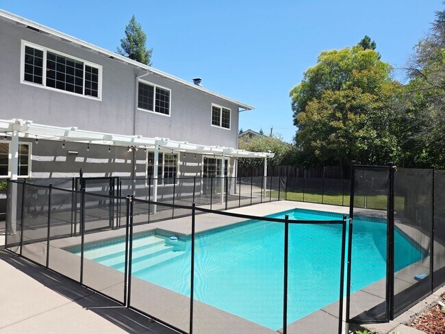 Building Photo - Stunning 4BD + Office Home with Pool in Li...