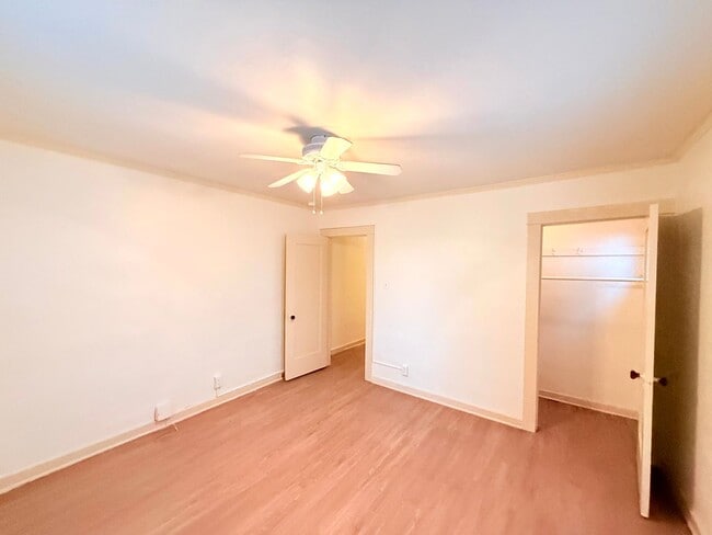 Building Photo - 614-614 N Poinsettia Pl