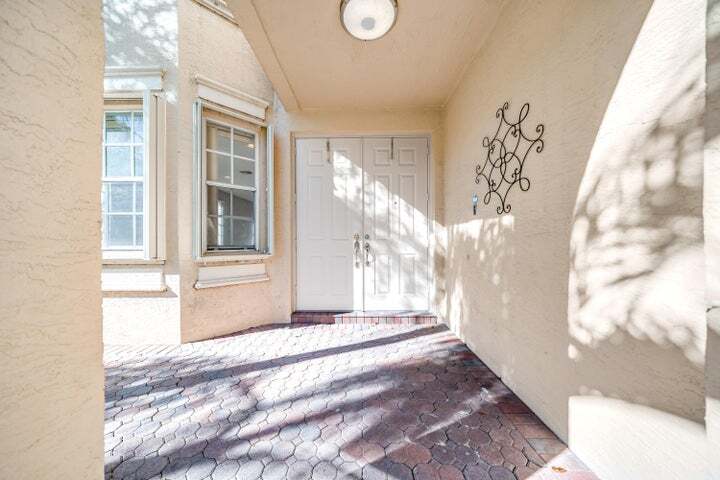 Building Photo - 2324 Simonson Dr