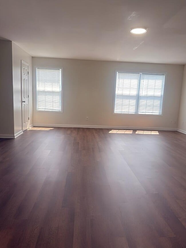 Building Photo - 986 Aztec Dr