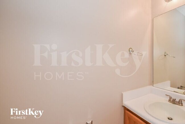 Building Photo - 3615 Longfield Dr