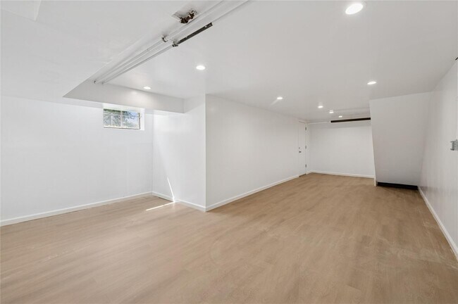 Building Photo - 119 Soundview Ave