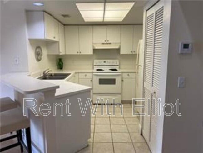 Building Photo - 2021 SE 10th Ave