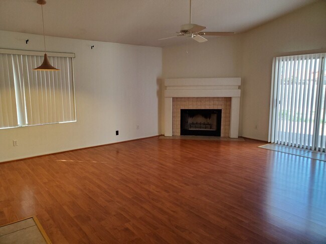 Building Photo - 510 W Sereno Dr